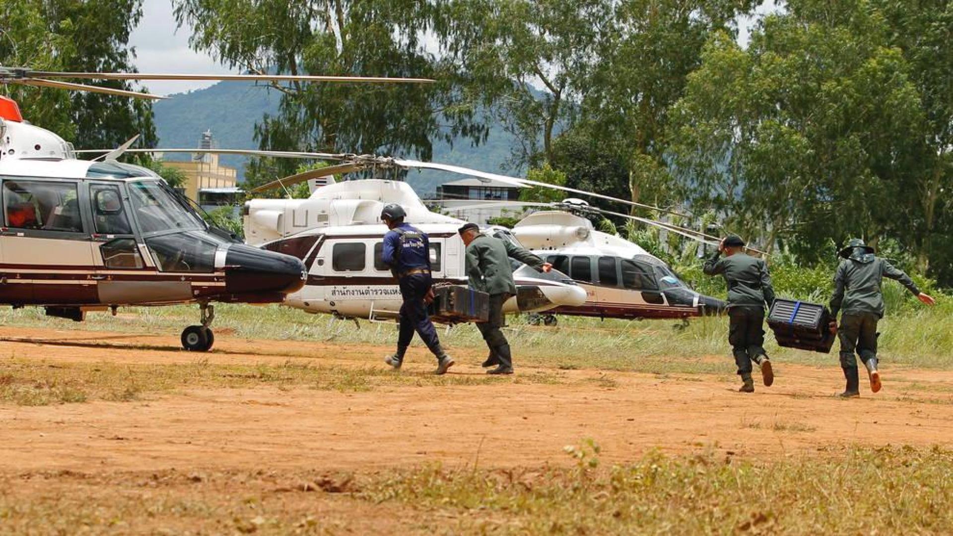 Tailandia, pendiente de 12 niños atrapados en una cueva desde hace una semana