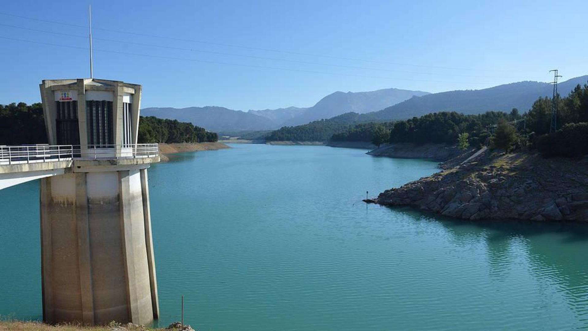 Fallece un barranquista al caer desde diez metros en el Embalse de la Bolera en Pozo Alcón