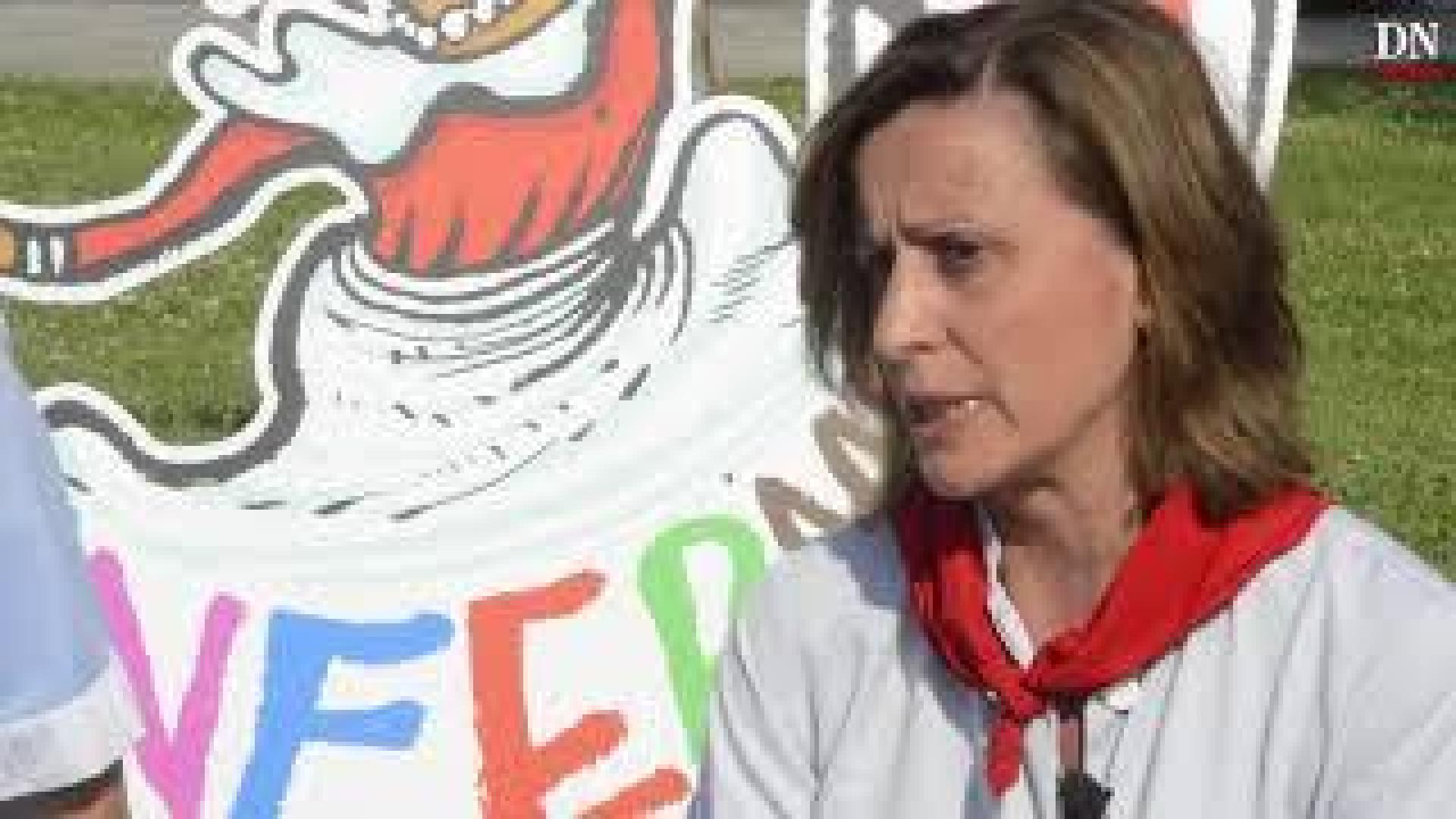Trabajadores de Urgencias del CHN gritan 'San Fermín SÍ, San Fermin BAI'
