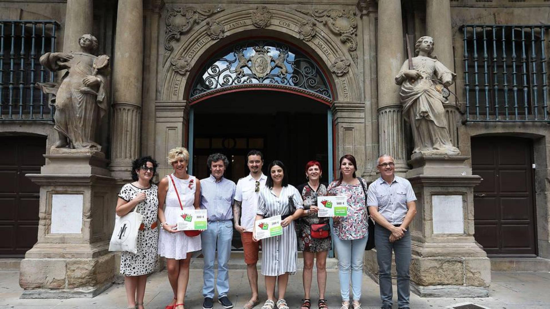 Floristería San Fermín gana el I Concurso  de escaparates sanfermineros
