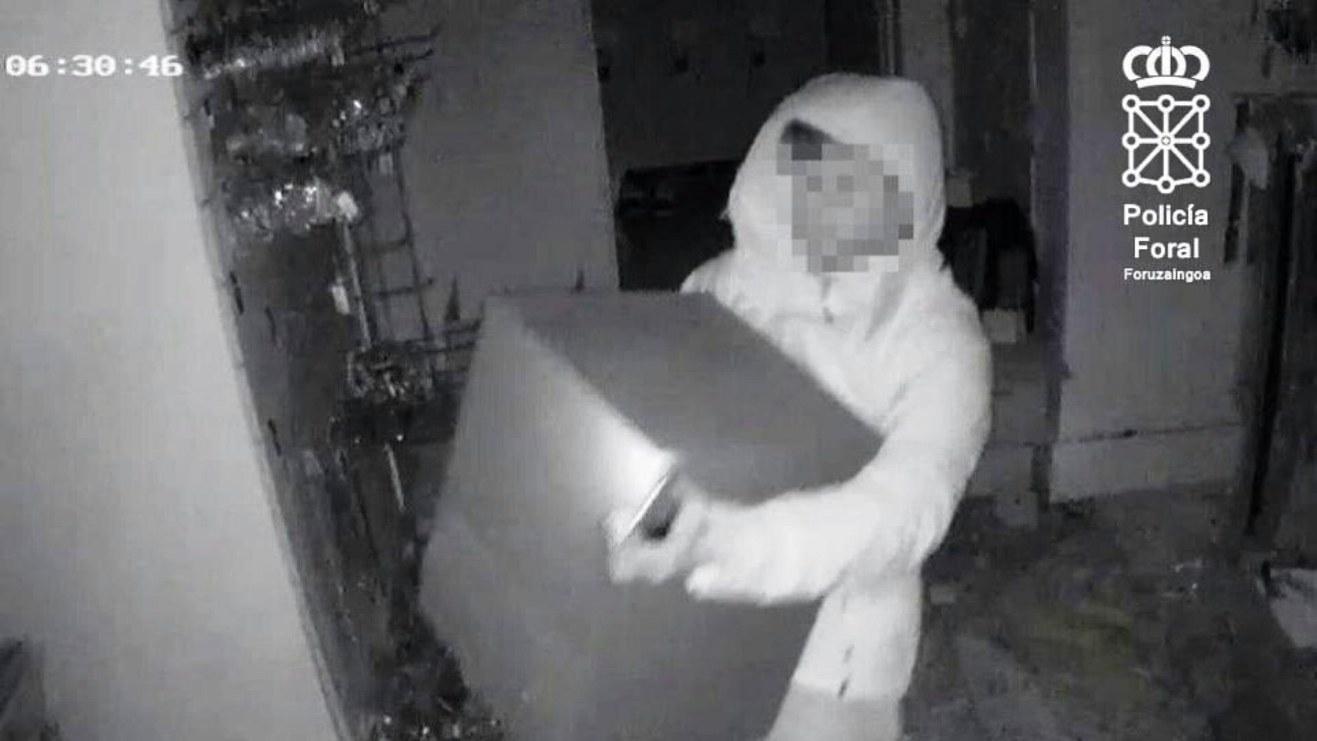 Detenidos por un robo con fuerza de 7.000€ en una tienda de Pamplona