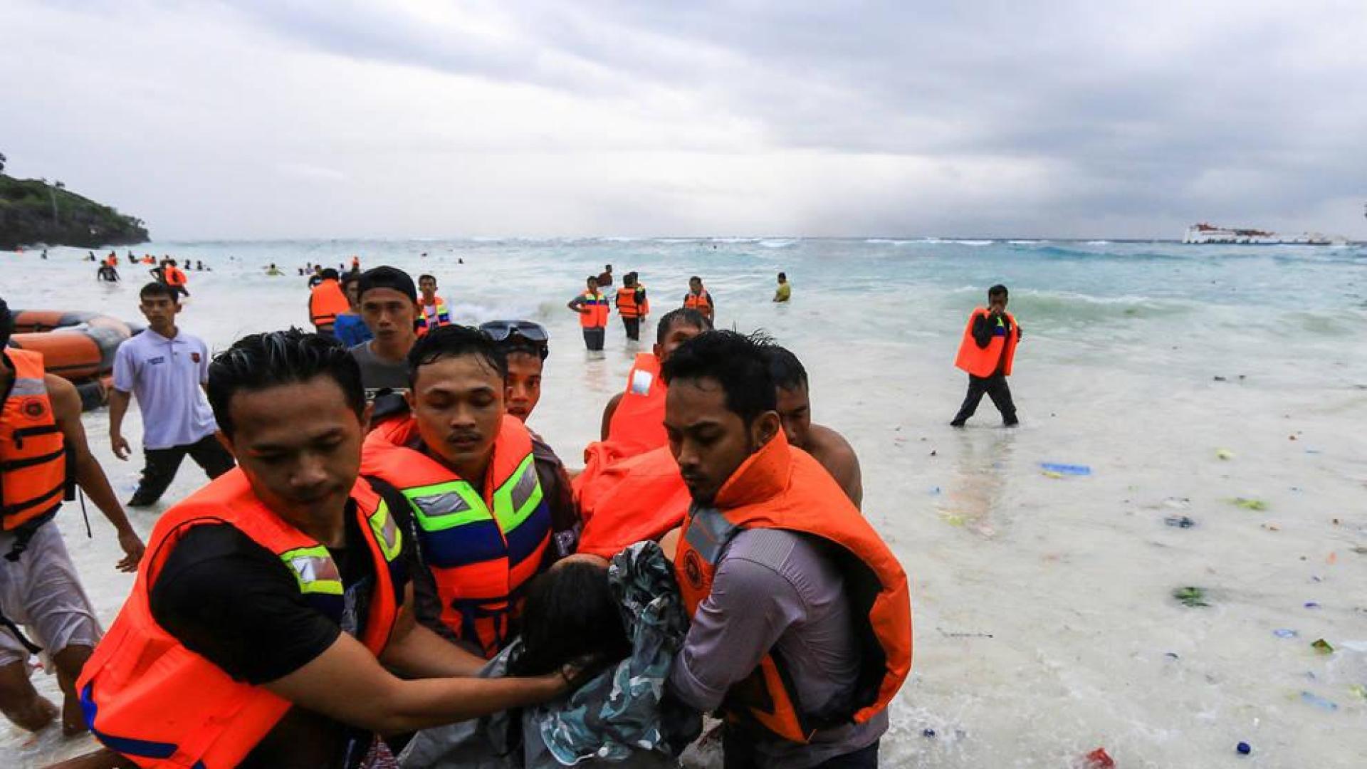 Mueren 34 personas y 155 son rescatadas en naufragio en la isla de Célebes