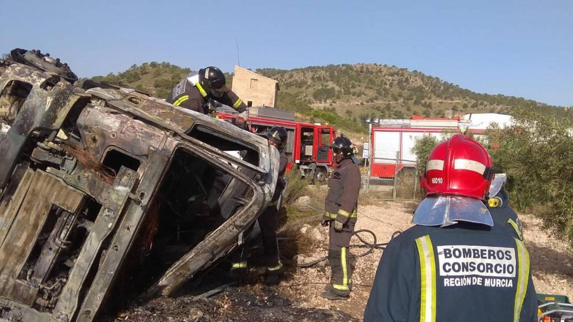 Fallece al quedar atrapado en su su camión mientras ardía en Abanilla (Murcia)