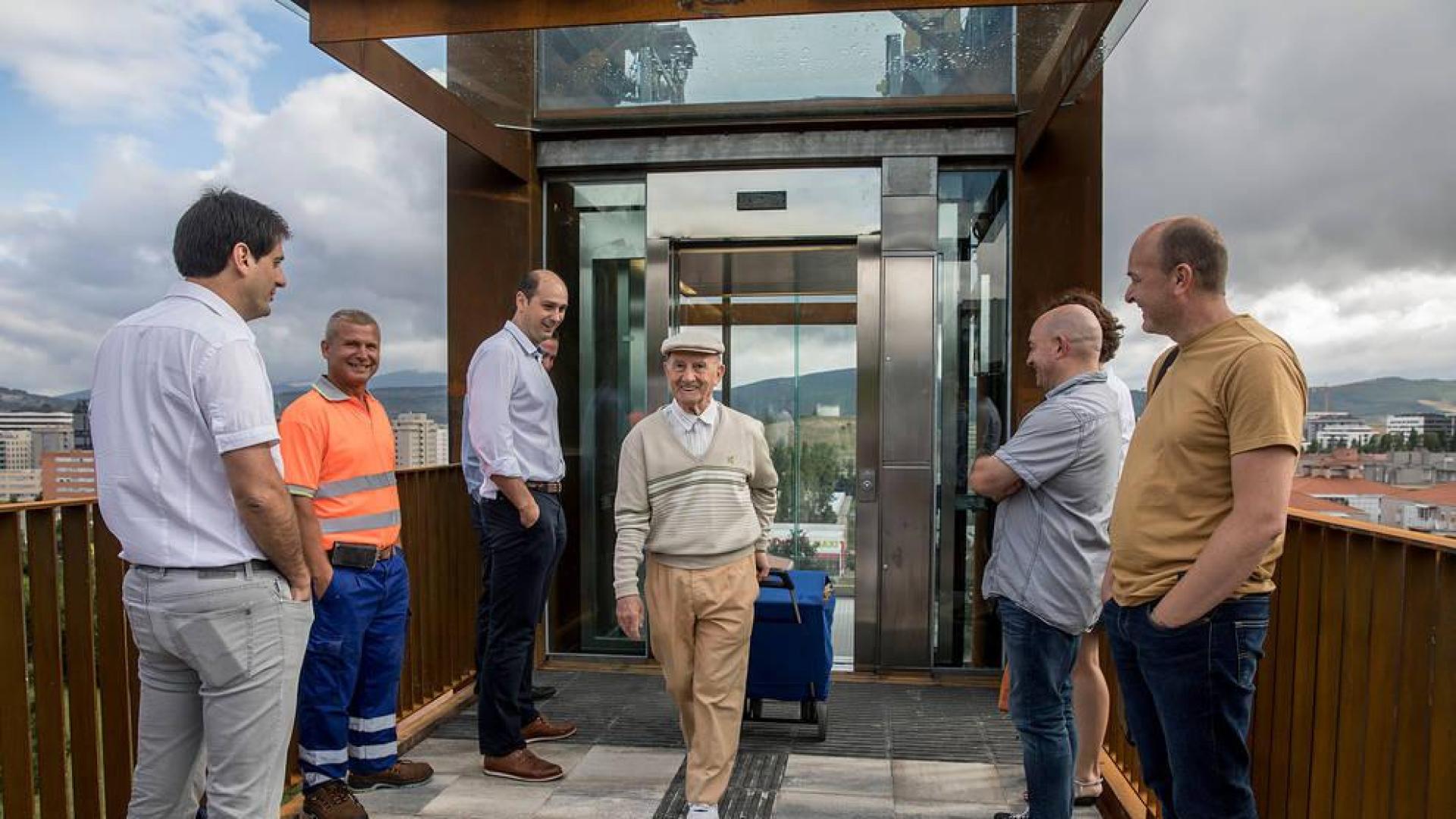 Entra en funcionamiento el ascensor de Mendillorri
