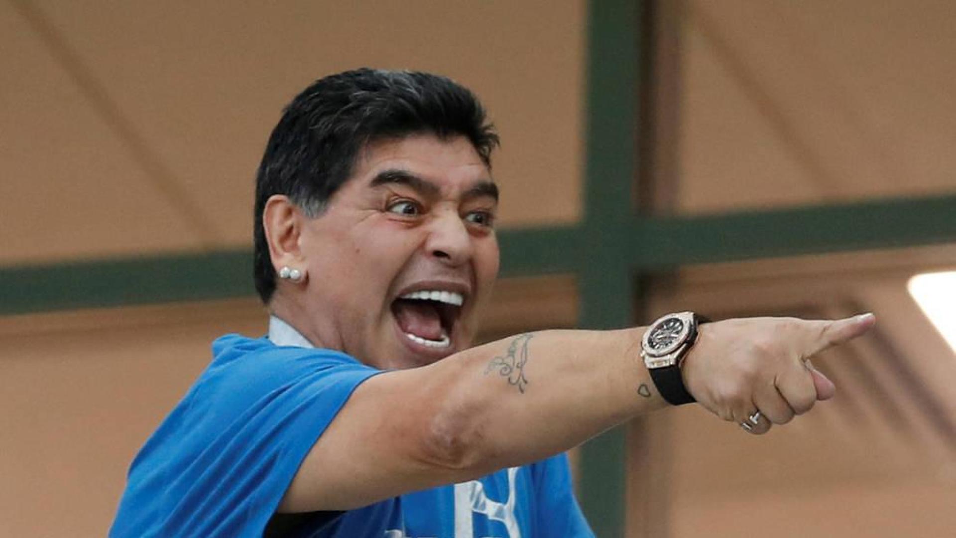 Maradona pide disculpas a la FIFA por sus declaraciones contra los árbitros