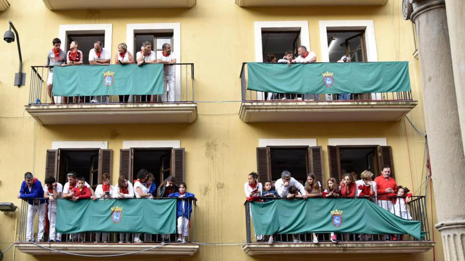 Familias de ADANO han visto el Encierro desde los balcones de Casa Seminario
