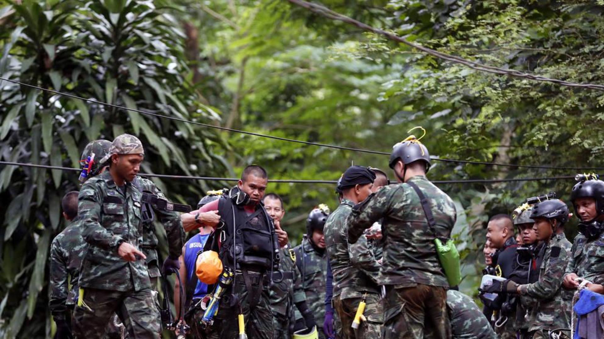 Fallece un buzo en las tareas de rescate de los niños en cueva de Tailandia