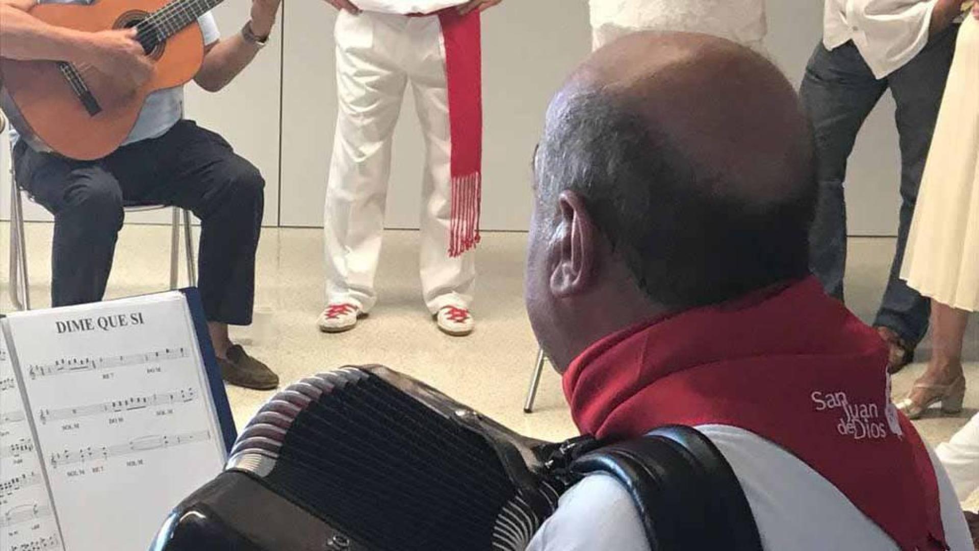 Jesús Arellano vuelve a San Juan de Dios para cantar con la Rondalla de Corella