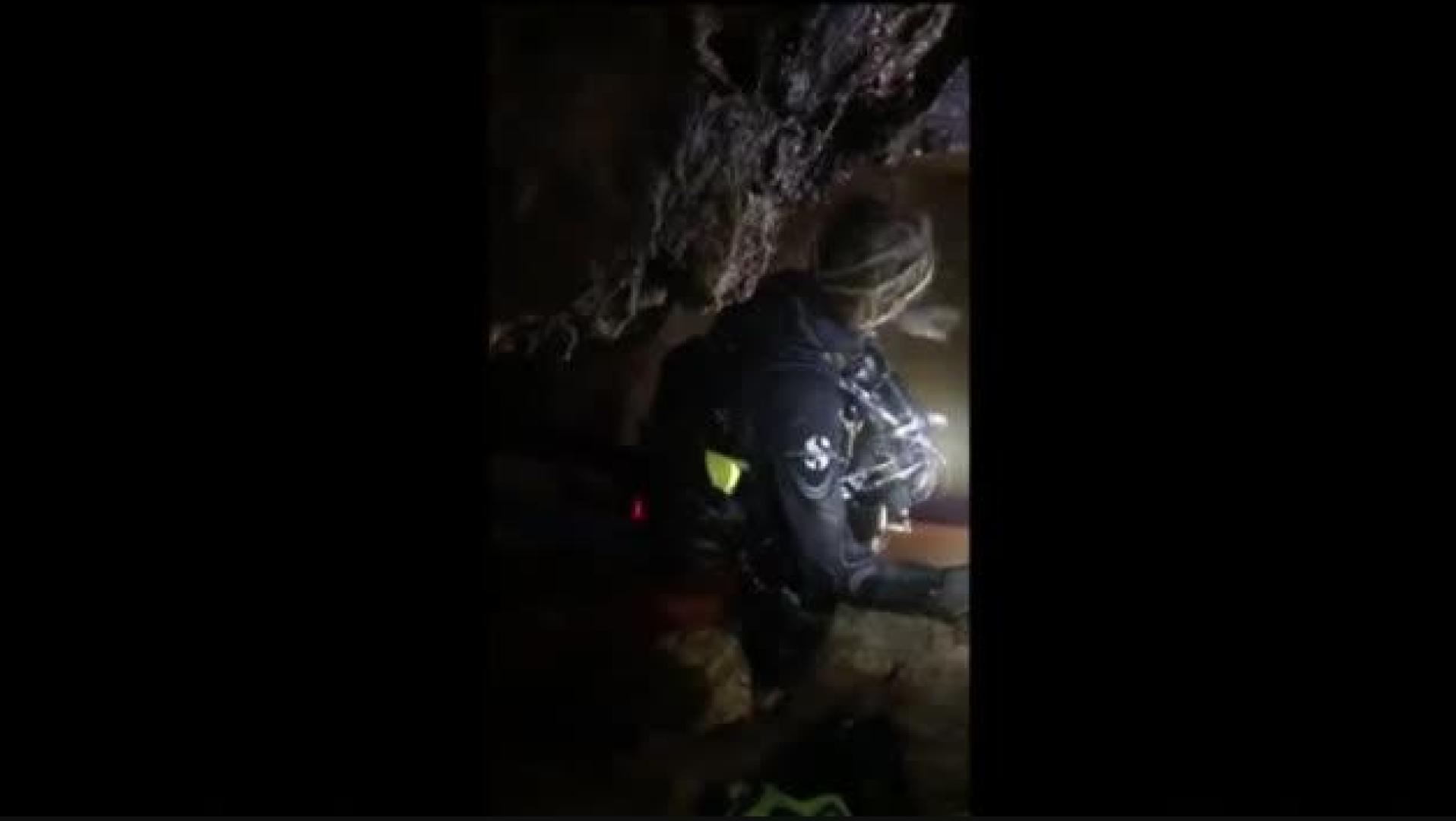 Rescatados seis de los 12 niños atrapados en la cueva tailandesa