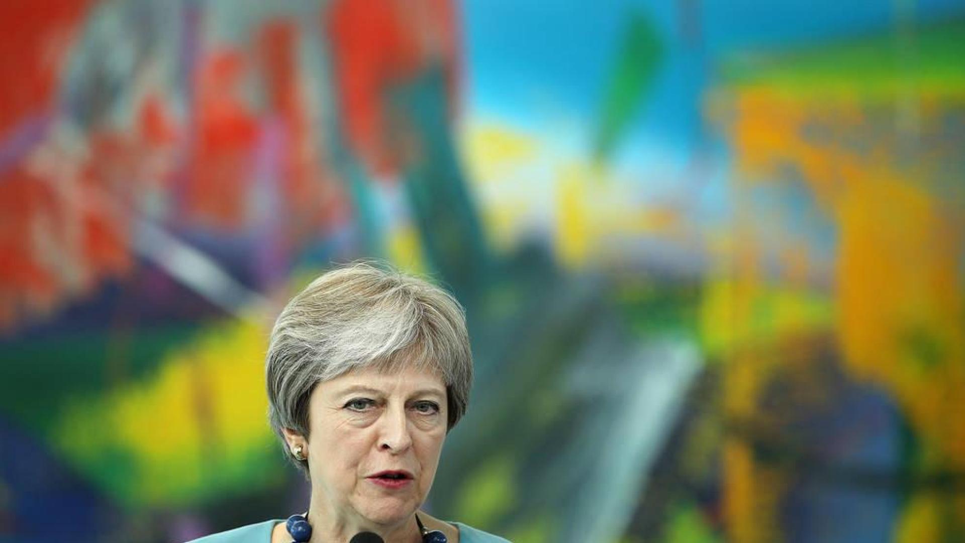 May pide a la UE que deje su "rígido enfoque" en la negociación del "brexit"