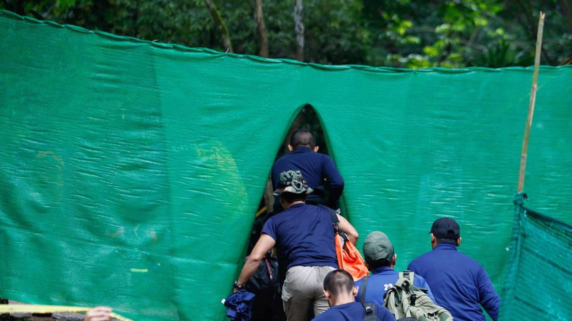 Rescatados los dos primeros niños atrapados en la cueva de Chiang Rai de Tailandia