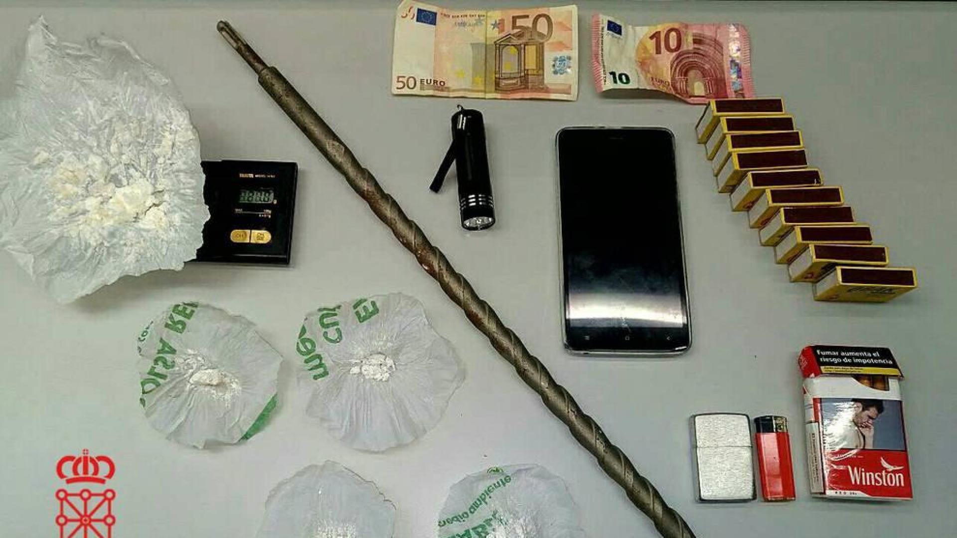 Lanza una bombona por la ventana y le descubren 30 gramos de speed