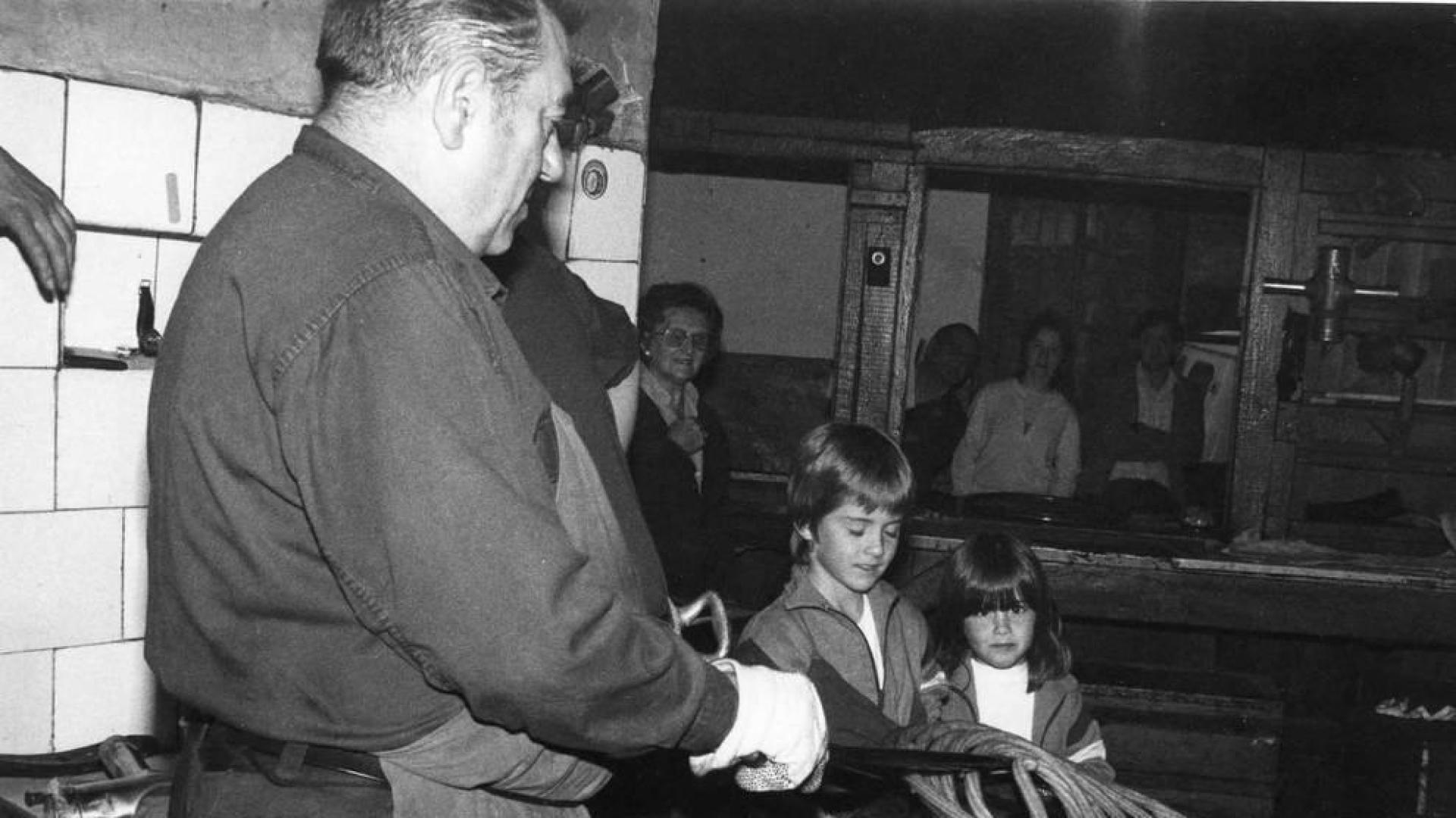 La churrería La Mañueta cumple 145 años. Repasamos sus fotos históricas.