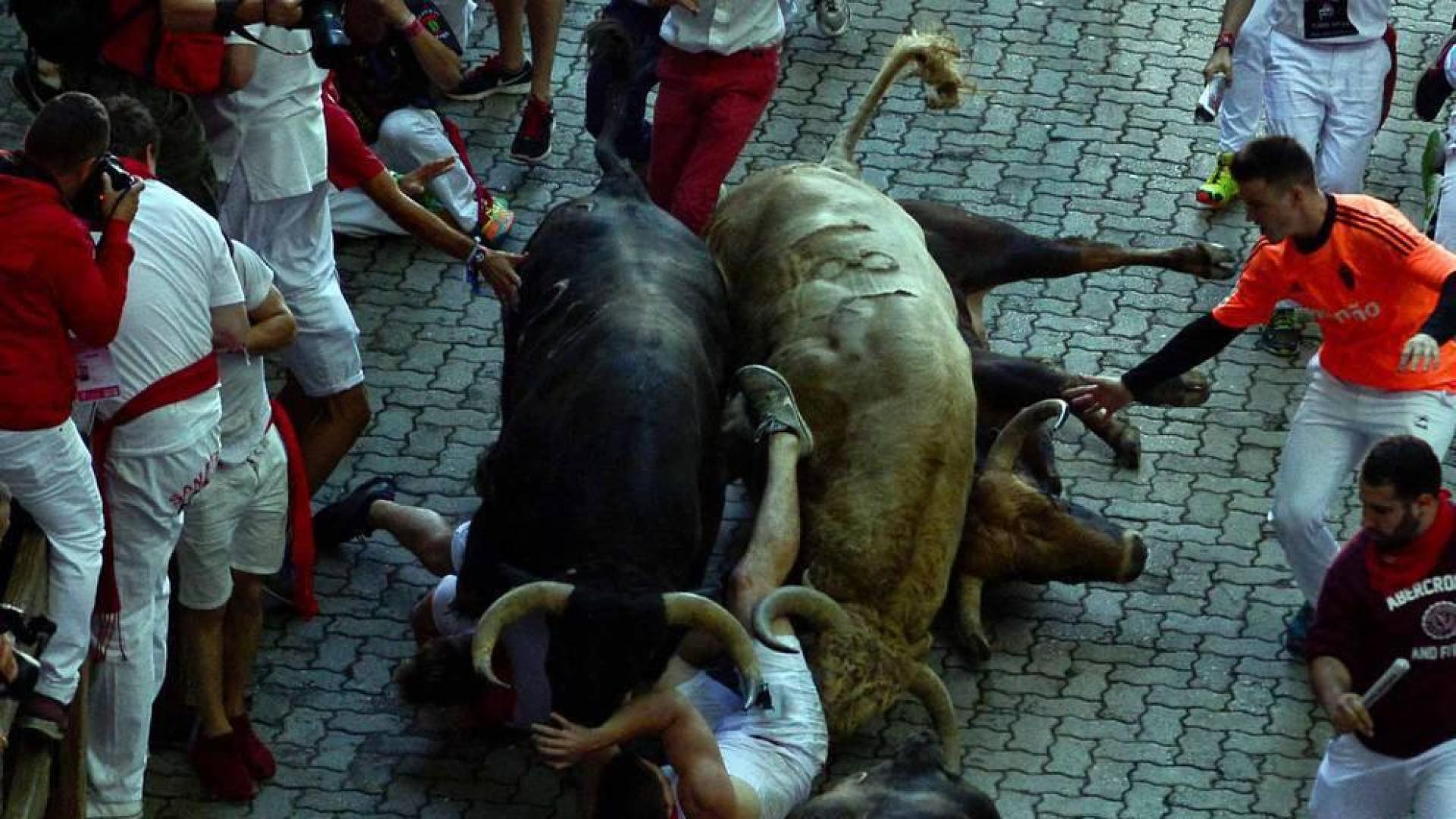 Cruz Roja y DYA atienden a 70 personas tras el quinto encierro