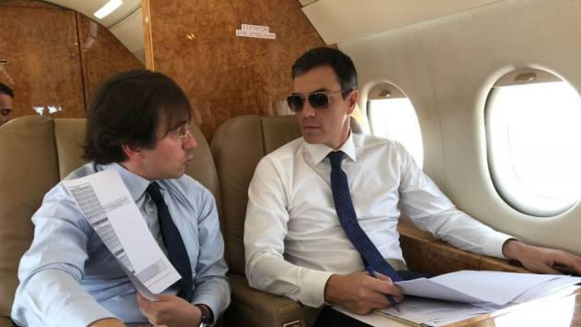 Se desvela el autor de las fotos de las gafas y las manos de Pedro Sánchez