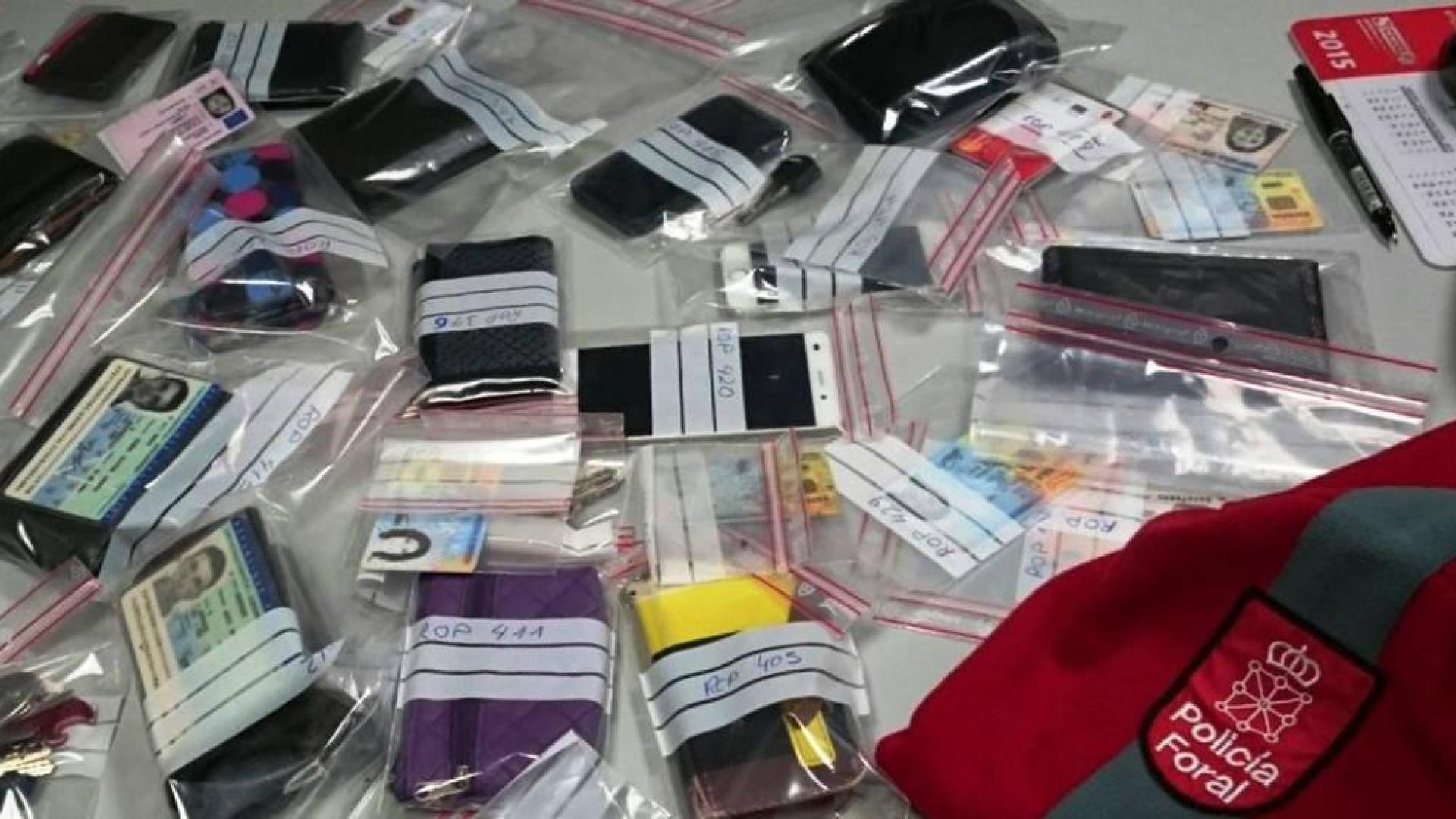 Policía Foral detiene a una persona en Pamplona con cinco smartphones robados