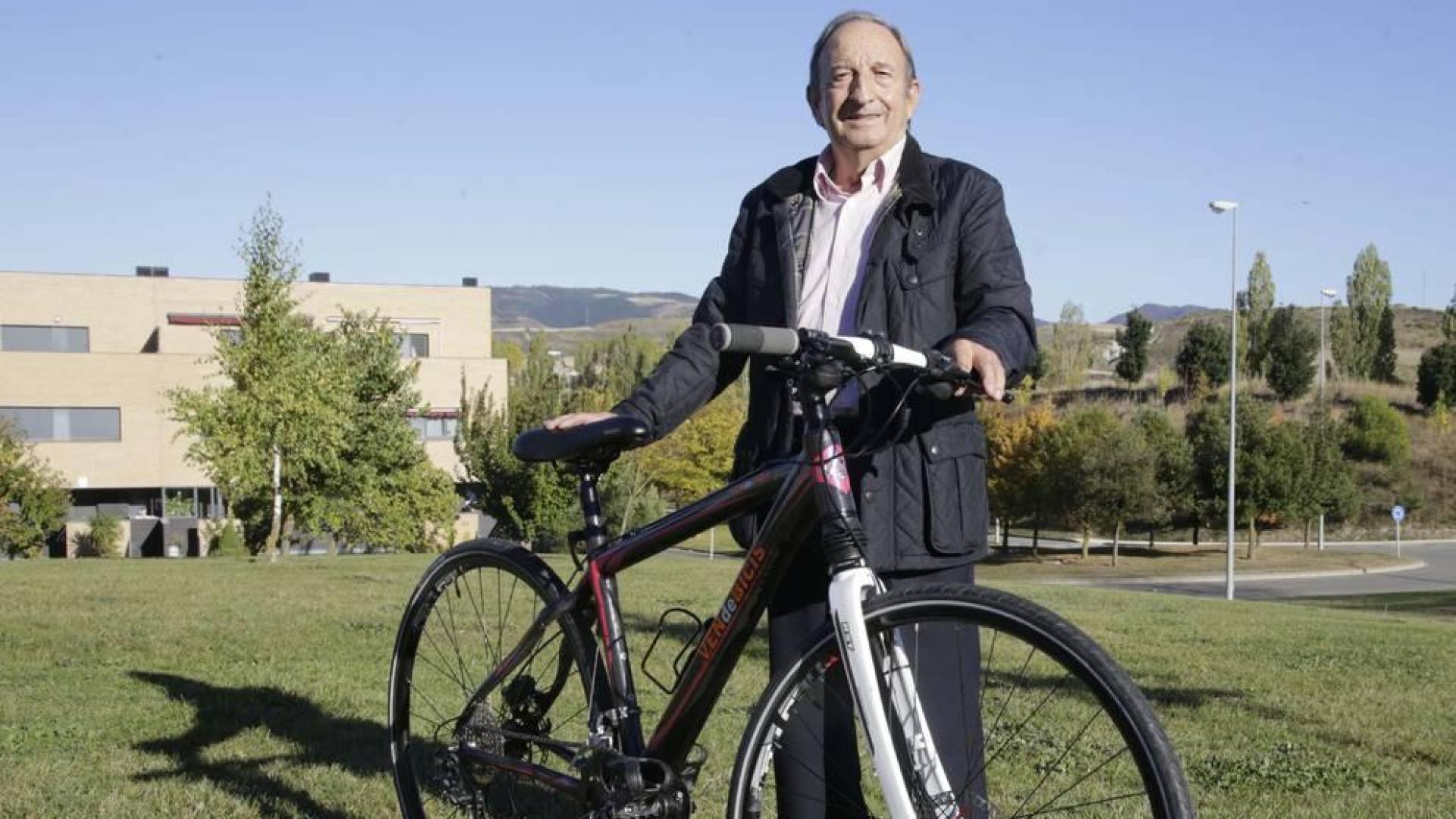5.000 euros para un becario de 75 años