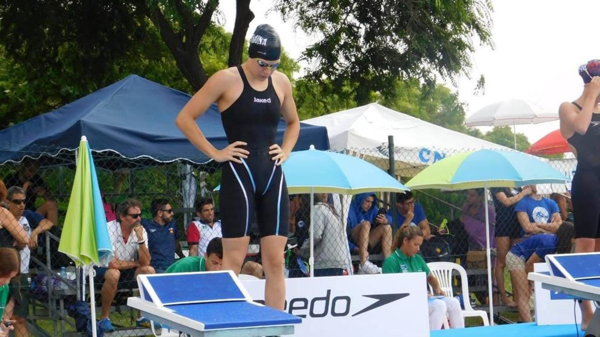 Aguilar, plata en mariposa