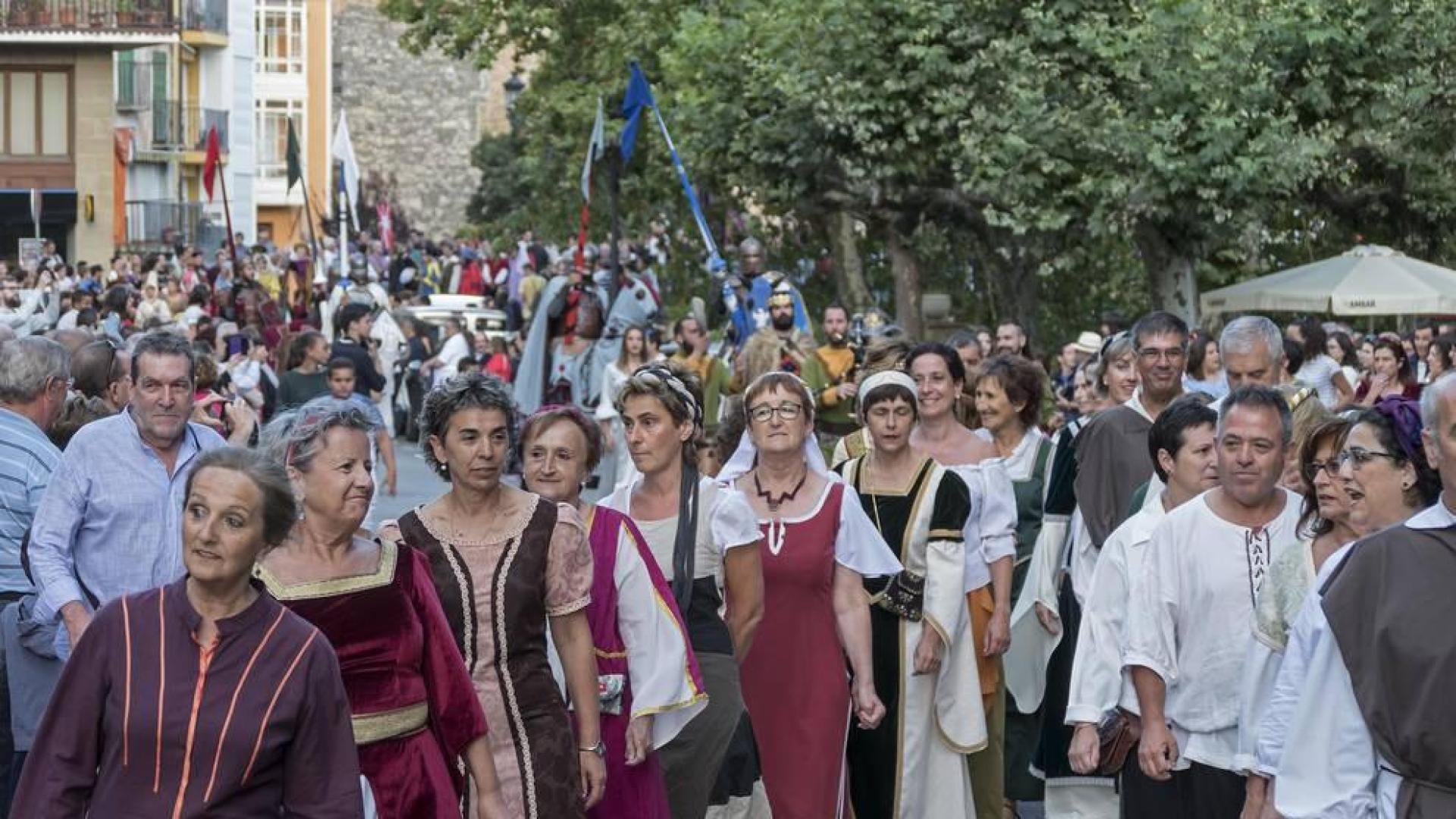 El comercio de Estella sumerge a la ciudad siete días en el Medievo