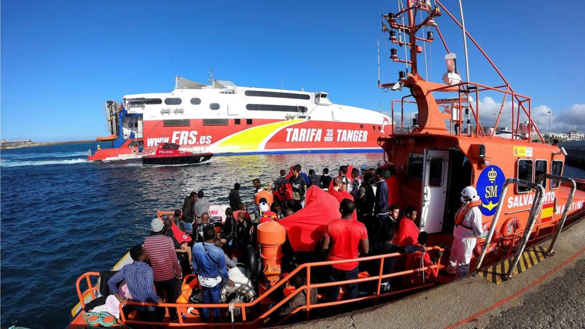 Rescatados 132 inmigrantes de tres pateras y 56 más llegan a isla de Alborán