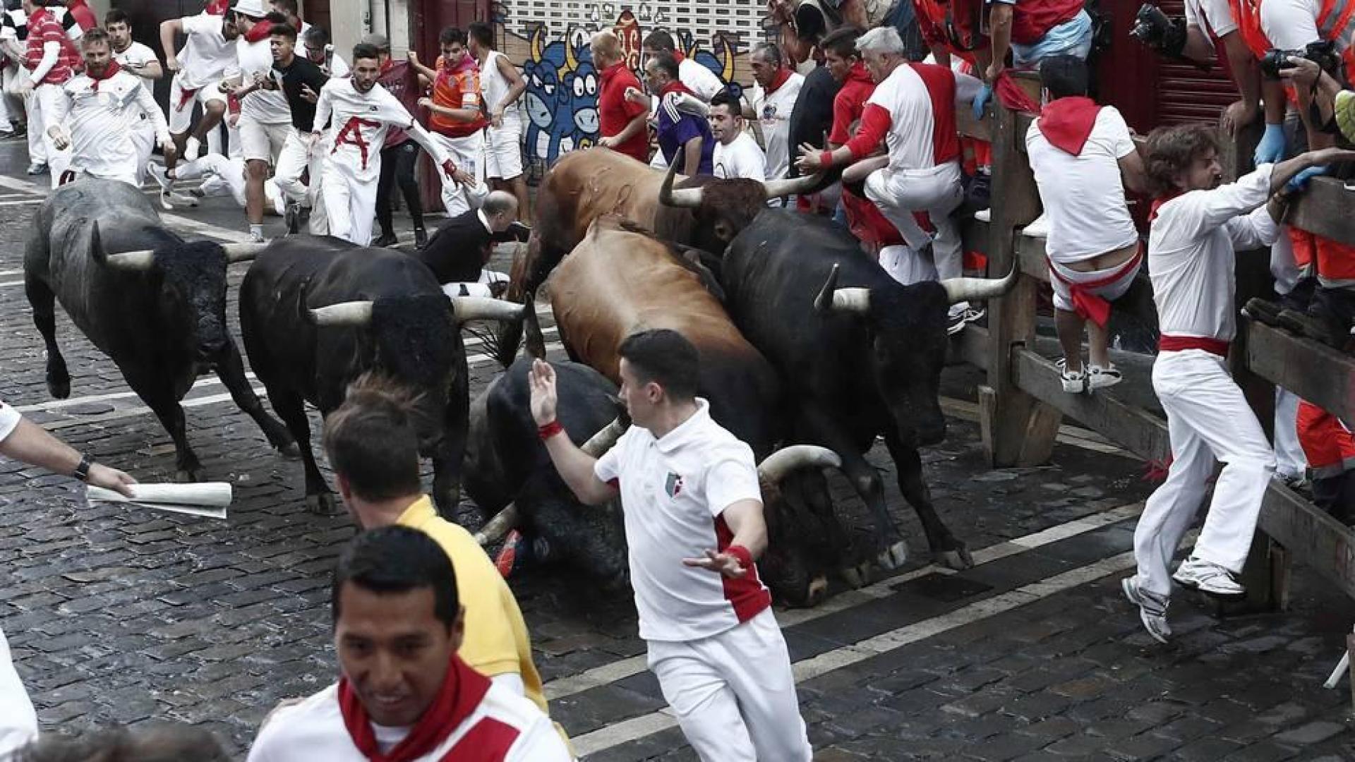 Imágenes del octavo encierro de los Sanfermines de 2018, con toros de la ganadería Miura.
