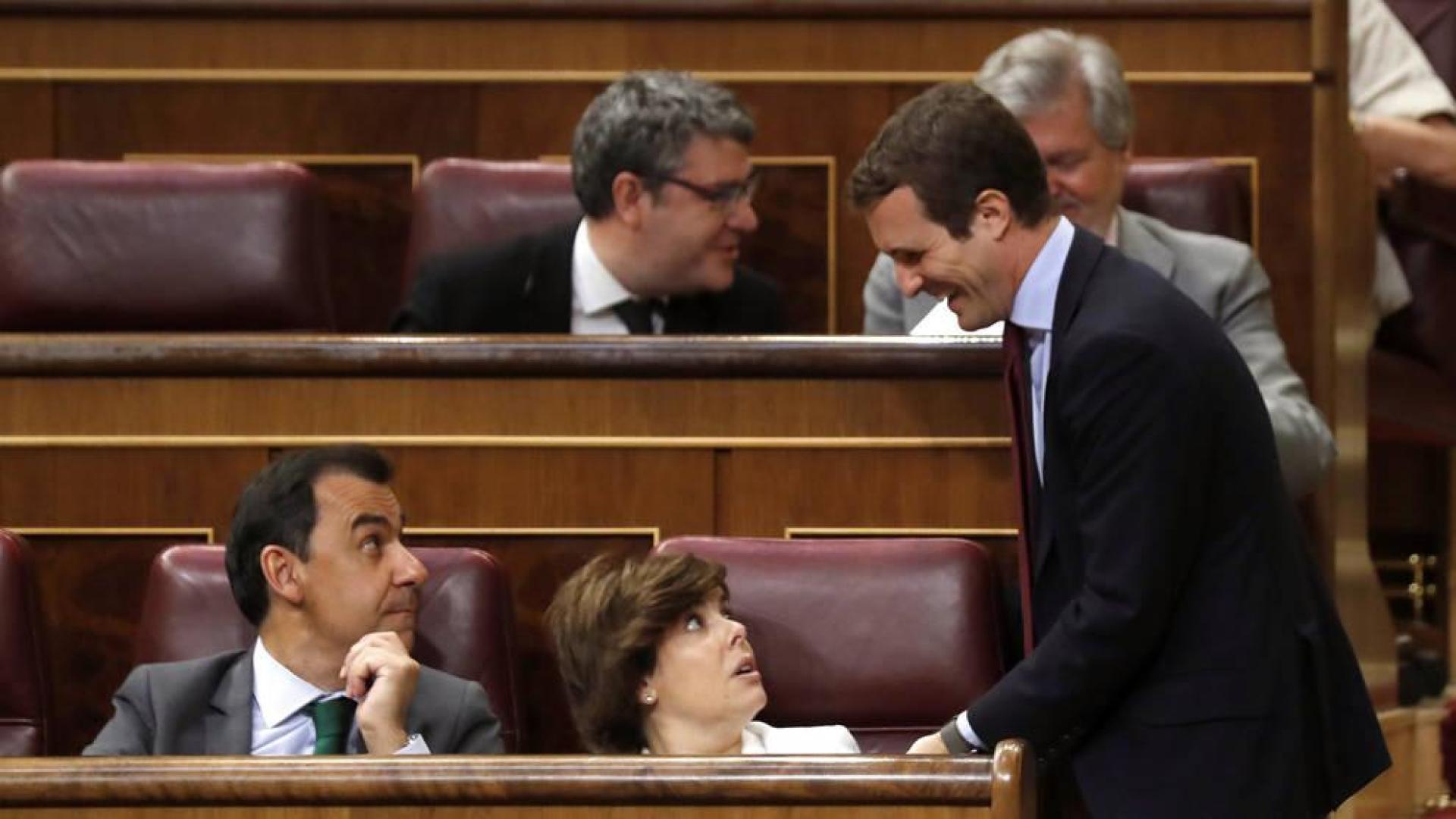 Reunión "cordial" de Casado y Santamaría en la sede del PP