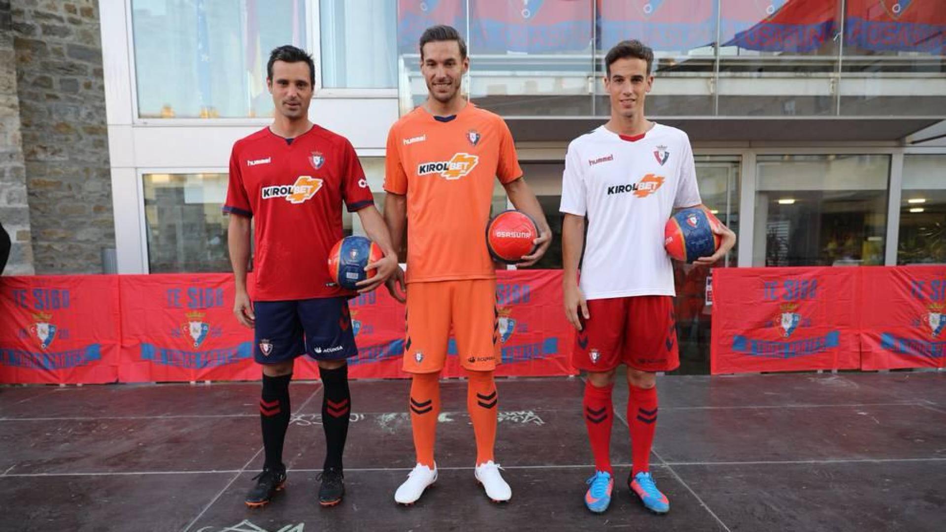Presentación de la nueva equipación de Osasuna para la temporada 2018 y 2019 y del nuevo autobús del equipo