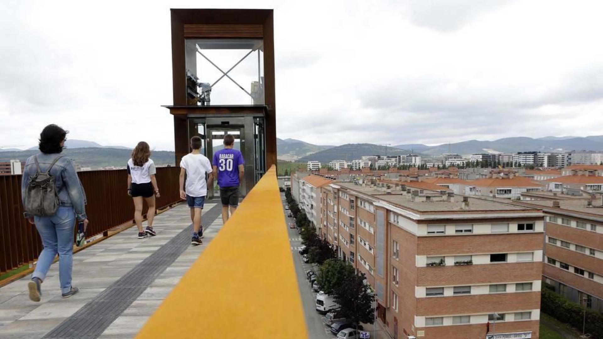 Los vecinos de Mendillorri aprueban el nuevo ascensor urbano