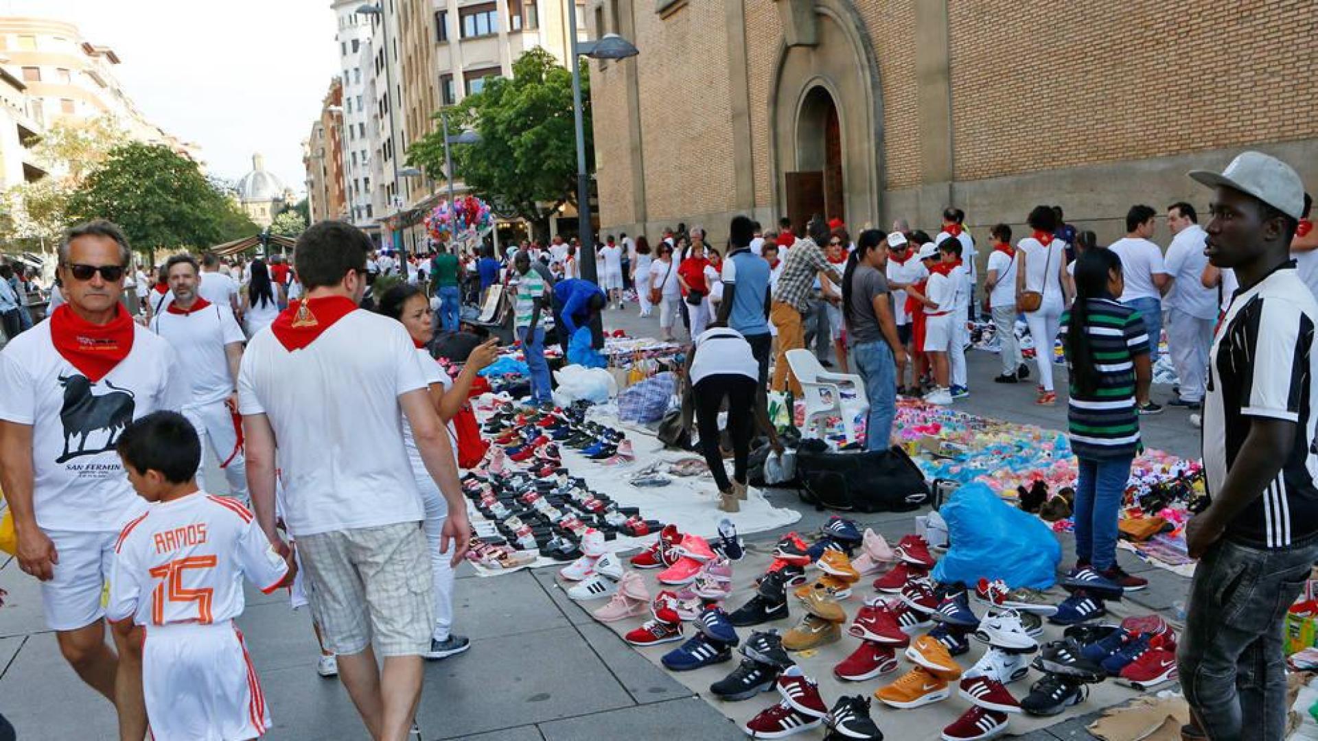 UPN critica la "complacencia" municipal con los manteros en Sanfermines