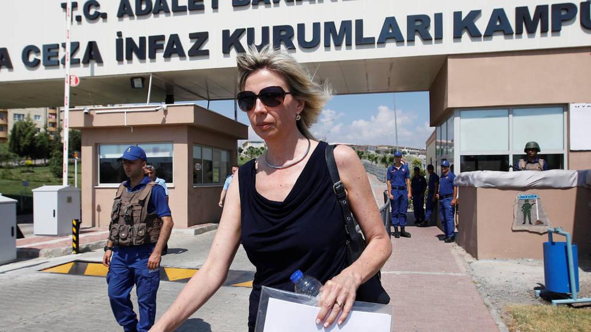 Turquía prorroga la detención de un pastor norteamericano por espionaje