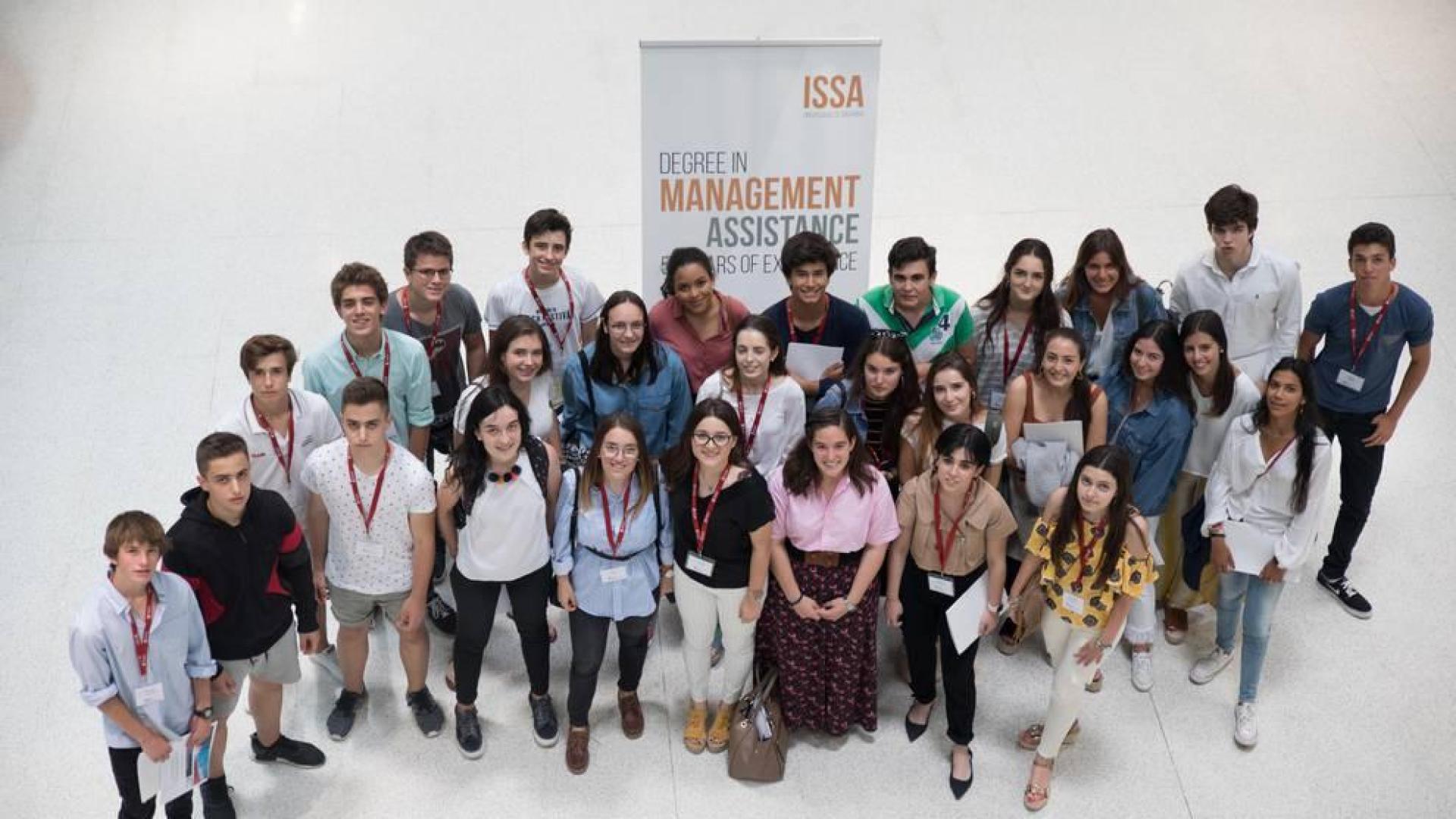 30 estudiantes de 16 colegios participan en la 7º edición de The World of Business