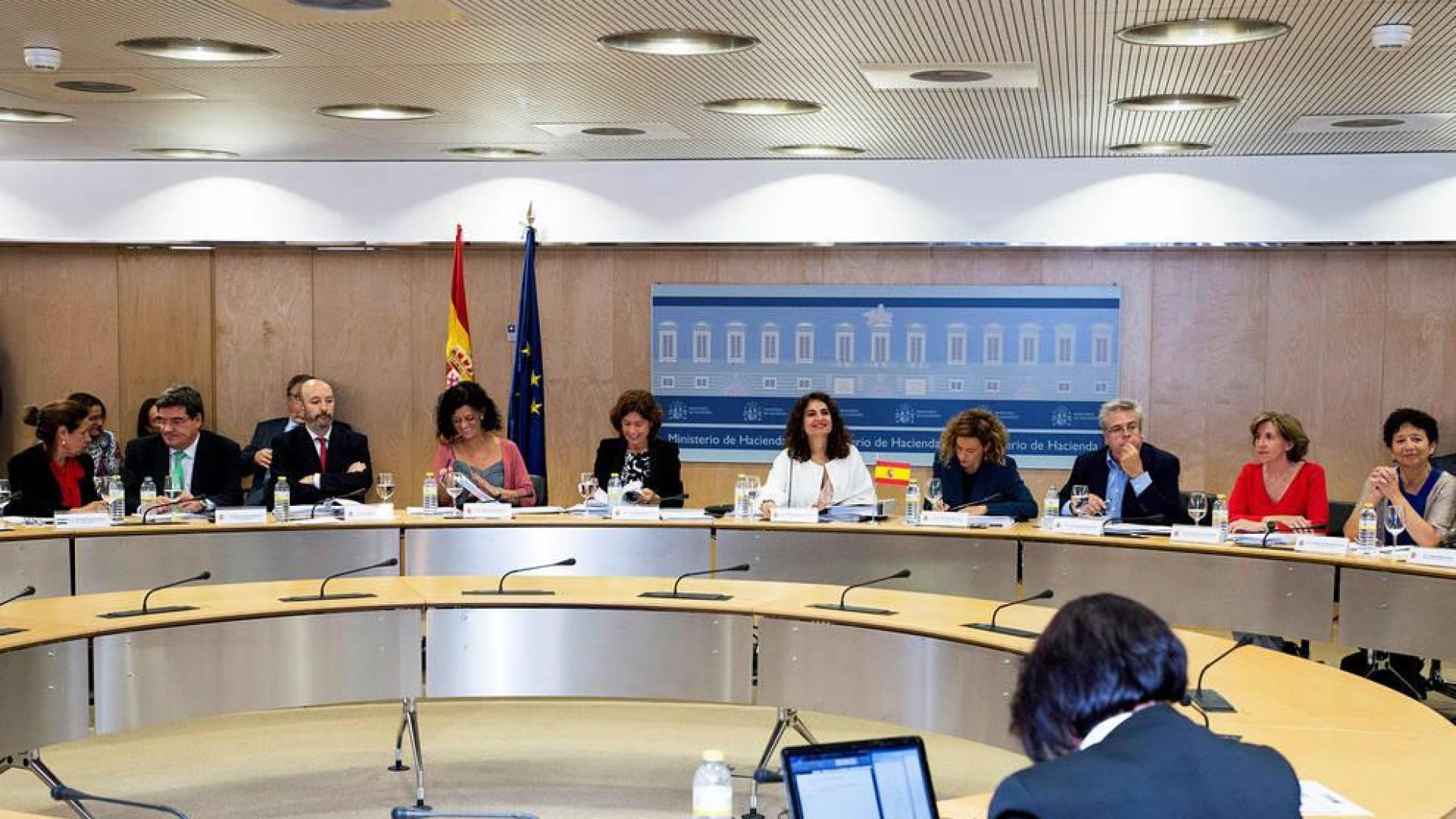 Hacienda retrasa a 2021 la fecha para controlar el gasto de las comunidades