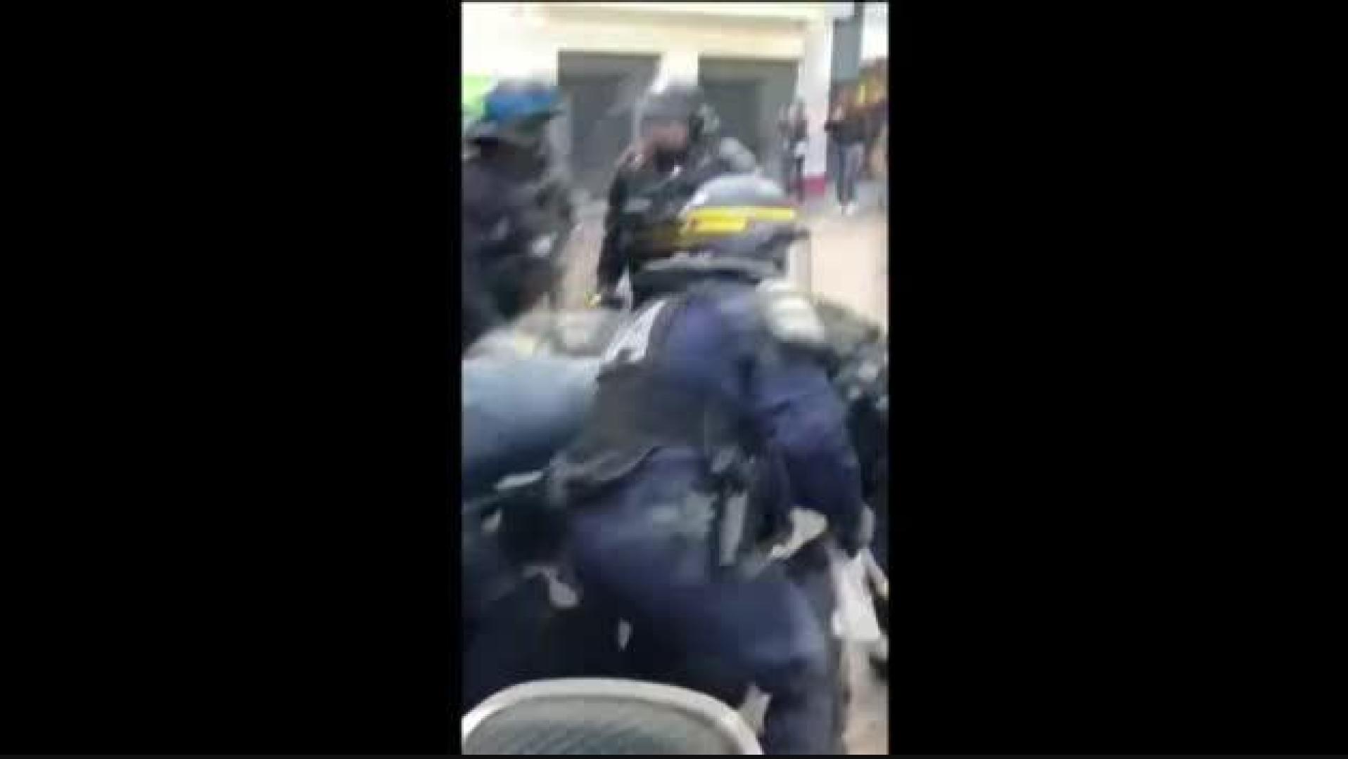 Detenido el jefe de seguridad de Macron por golpear a varios manifestantes