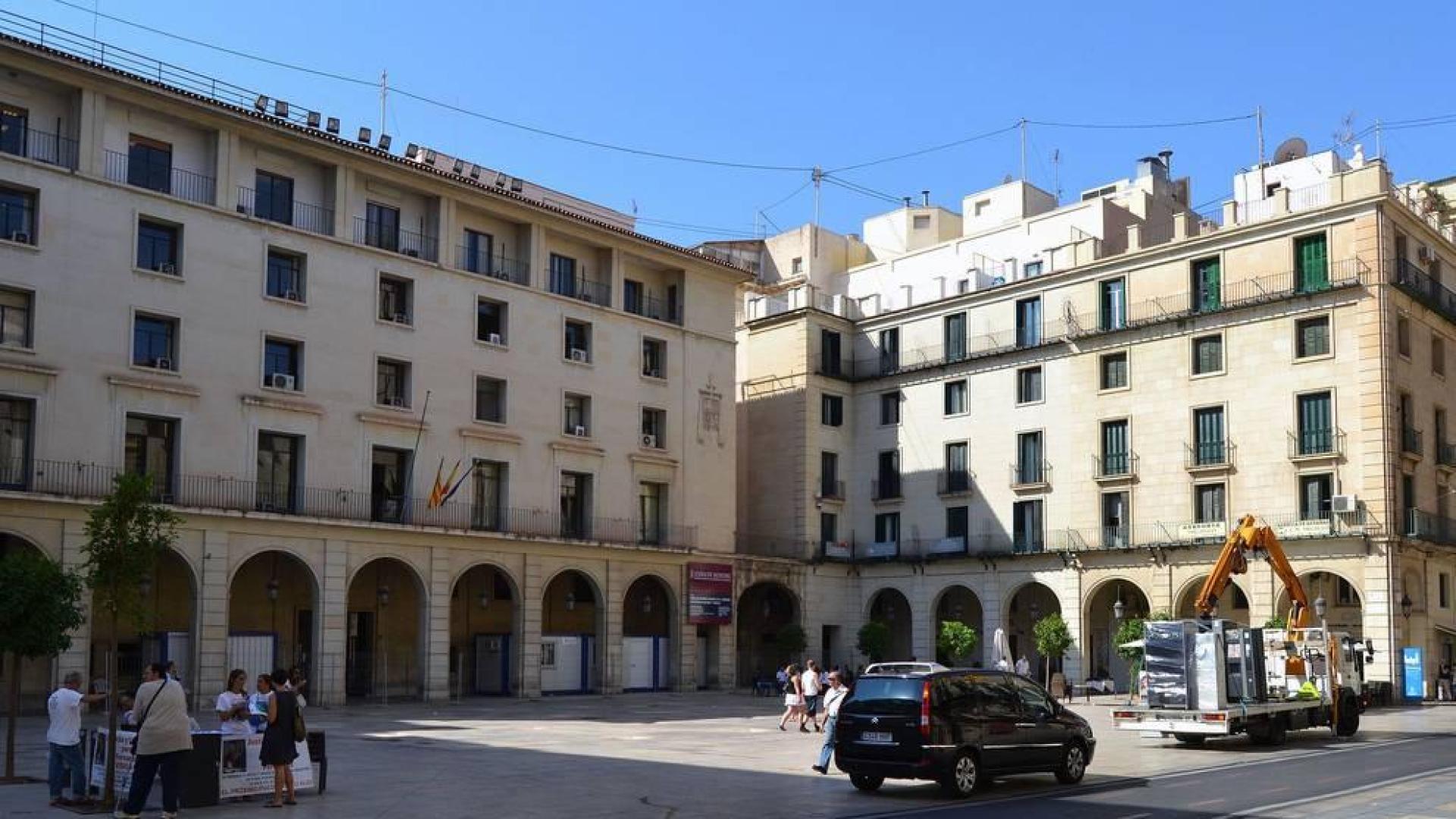 Penas de 4 años por abusar sexualmente en grupo de una chica en Torrevieja en 2008