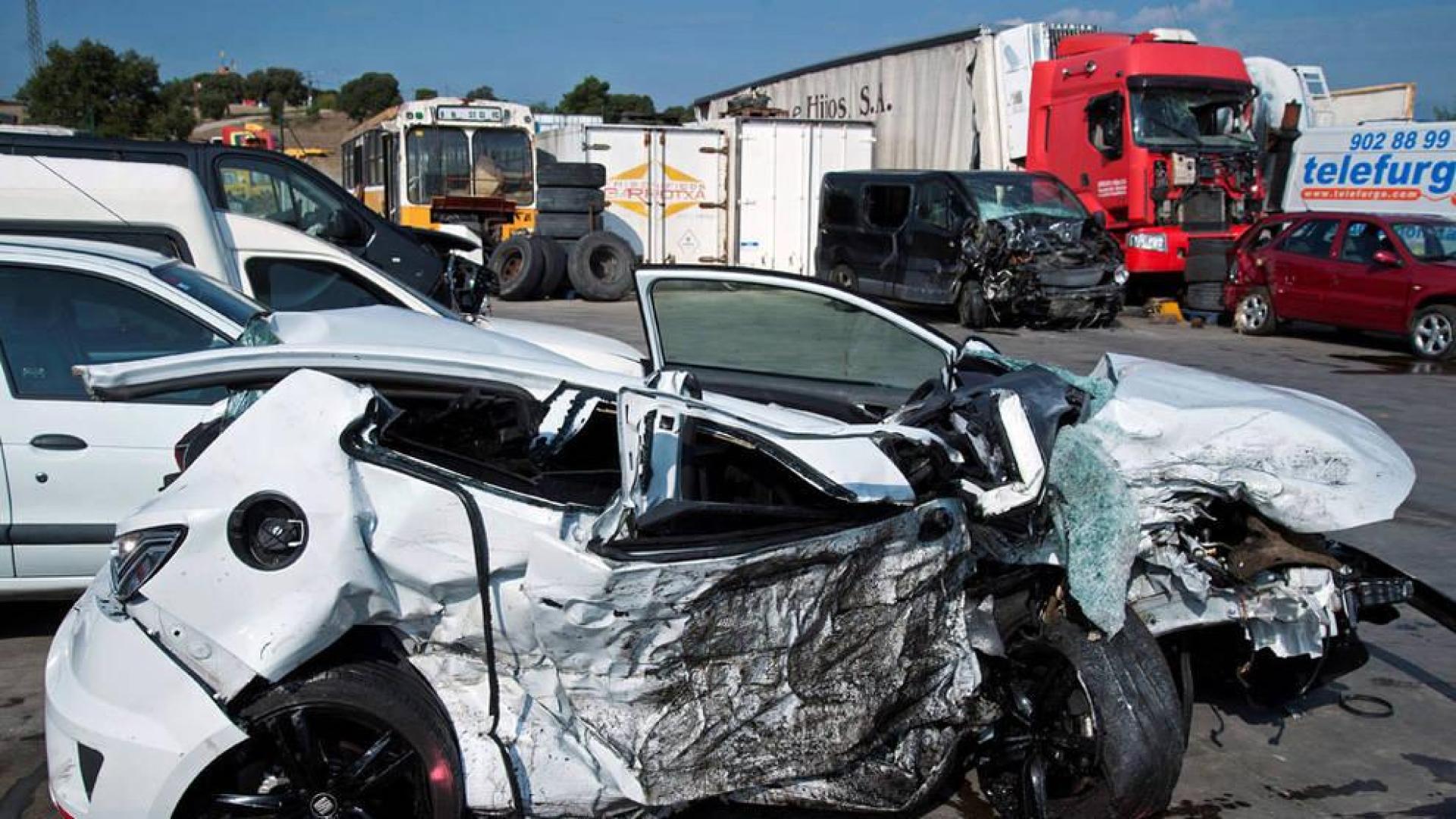 Cuatro muertos en un choque frontal entre un turismo y una furgoneta en Girona