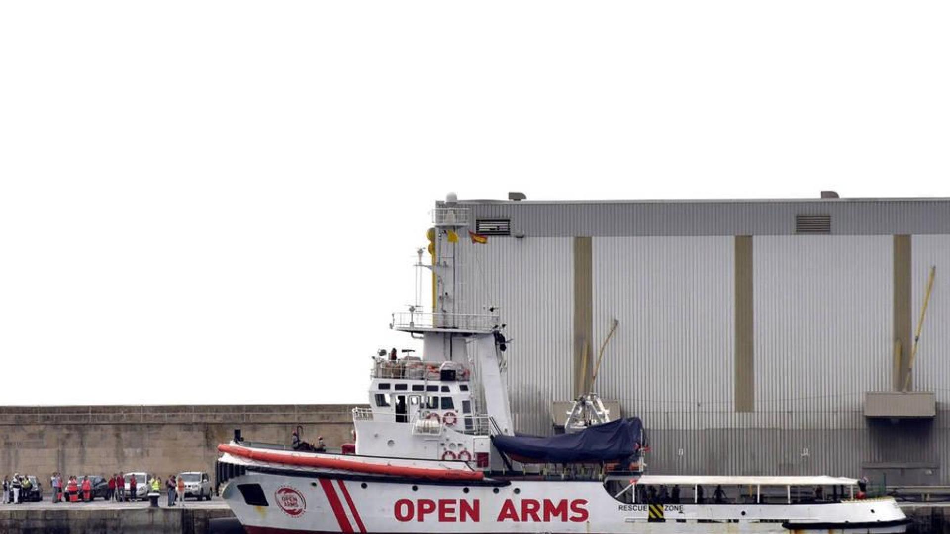 El 'Open Arms' llega a Palma con la superviviente y los dos cadáveres rescatados