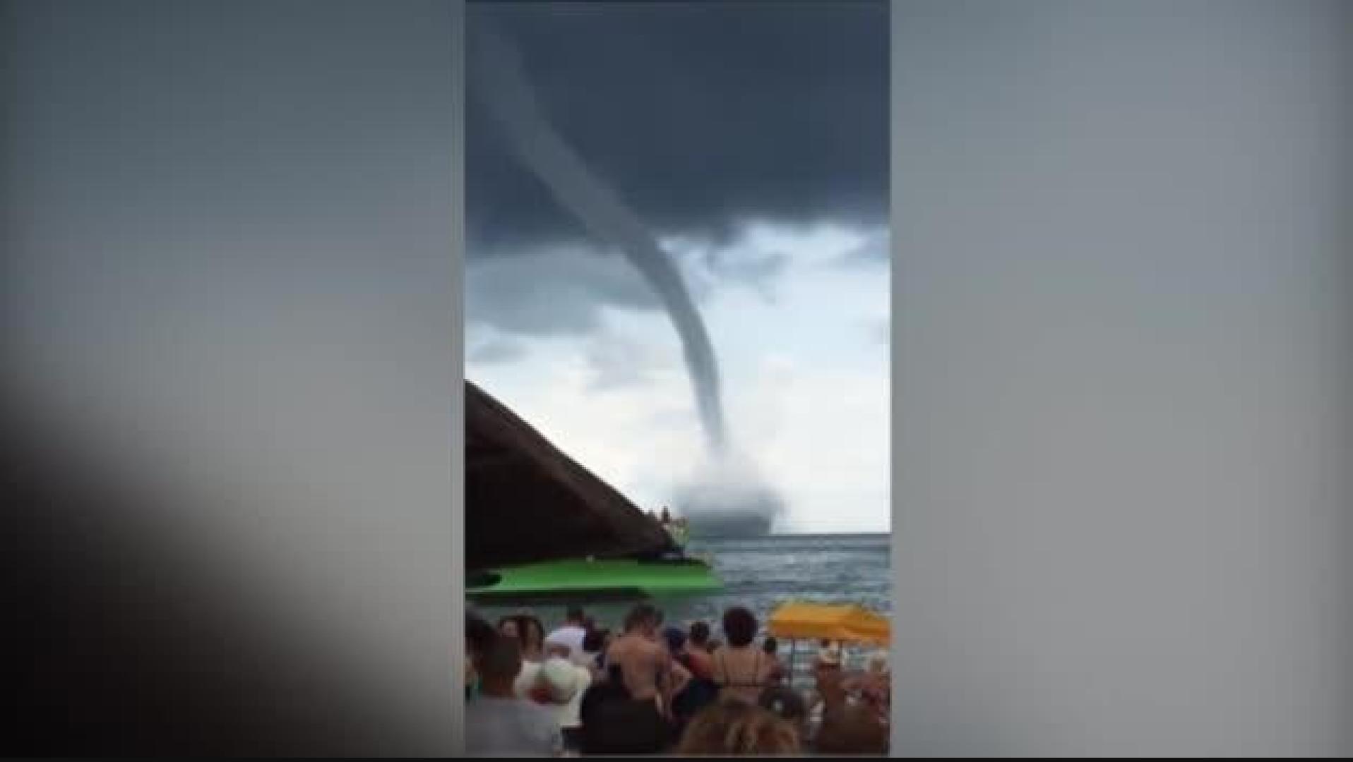 Un tornado en el Mar Negro sorprende a decenas de bañistas