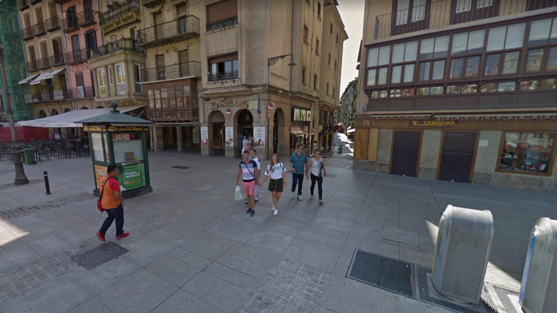 Localizada una niña autista en Pamplona que se había perdido en la Plaza del Castillo