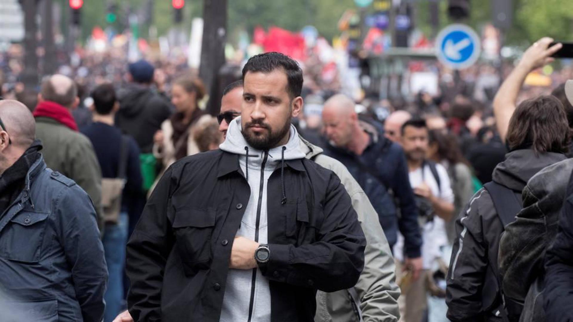 Macron ve "escandalosa" e "inaceptable" la acción de su guardaespaldas