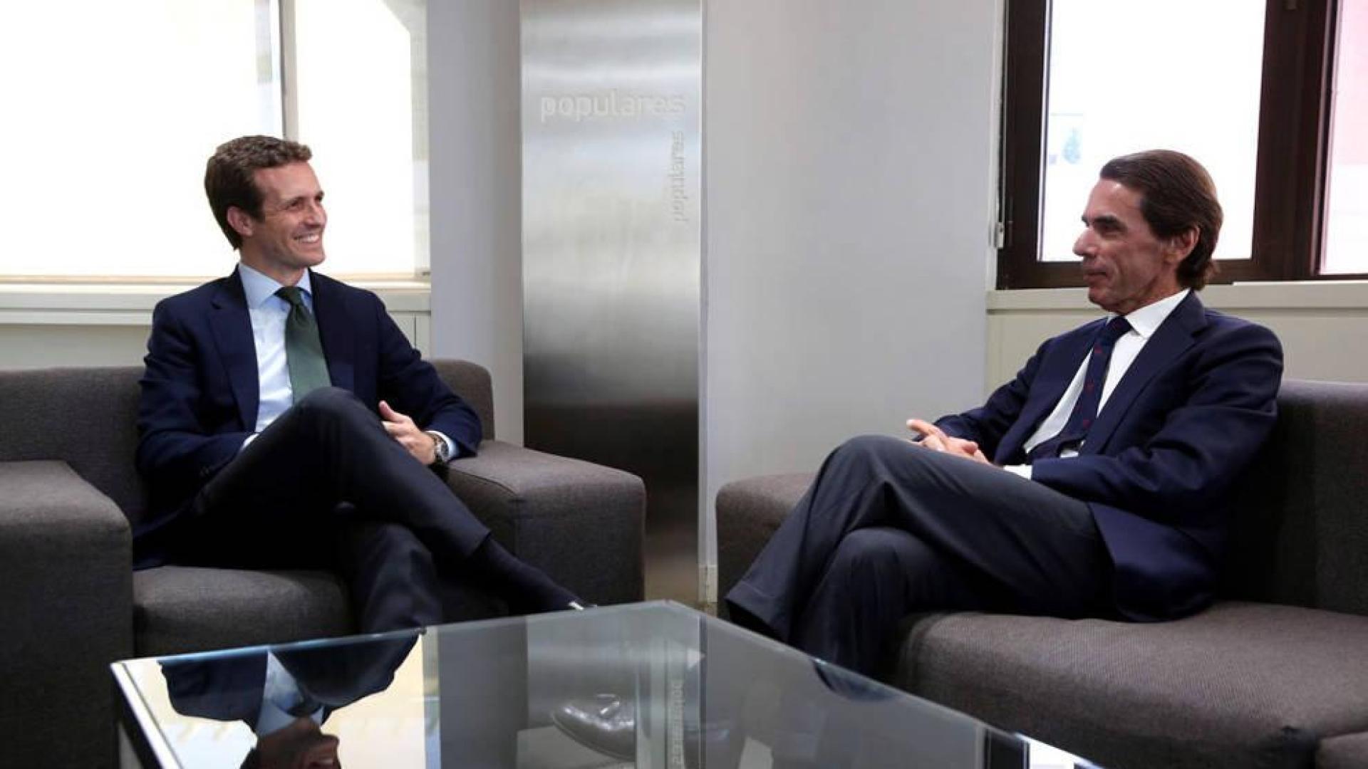 Casado y Aznar hablan de Cataluña y los "retos y desafíos" que afronta España