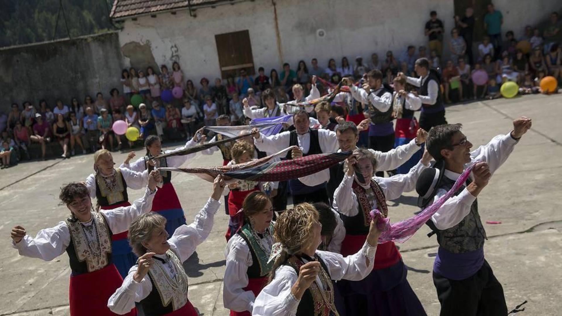 Imágenes del cohete de fiestas de Isaba