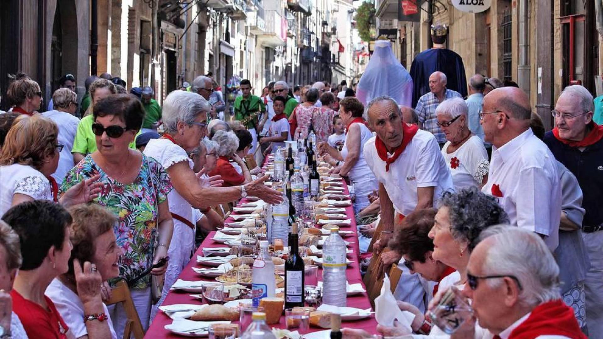 Todas las fotos del Día de las personas mayores de las fiestas de Puente la Reina 2018