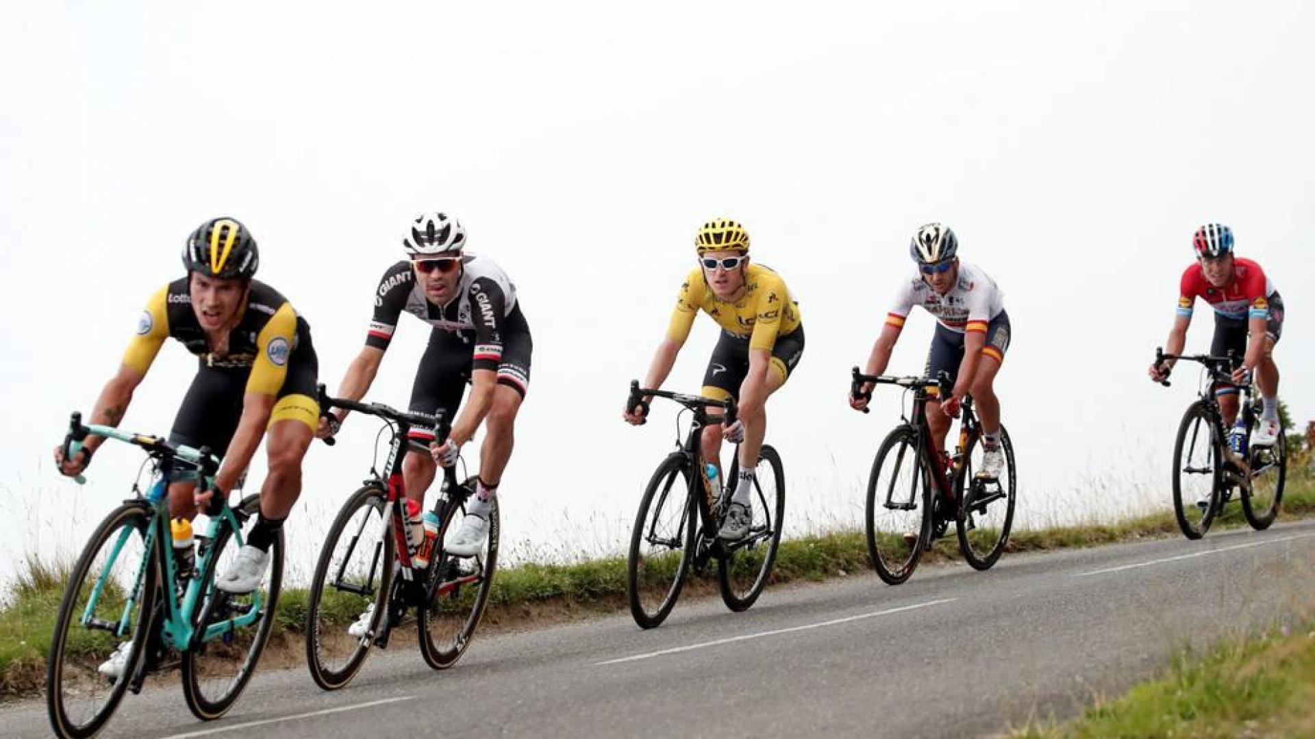 Dumoulin: "La moto ha ayudado a Roglic cuando se ha escapado"