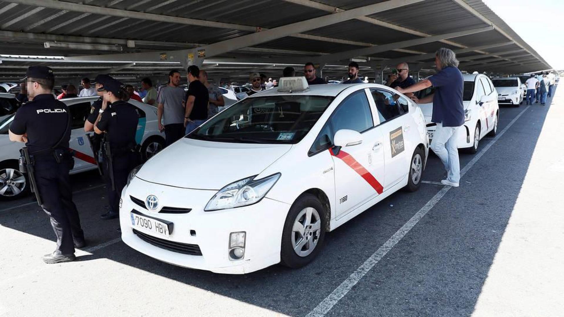 Los taxistas de Madrid se declaran en huelga "espontánea" e indefinida