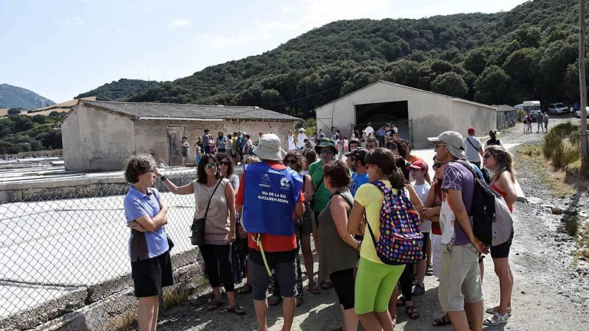 Centenares de visitantes se acercaron hasta Salinas de Oro para celebrar sus jornadas gastronómicas.