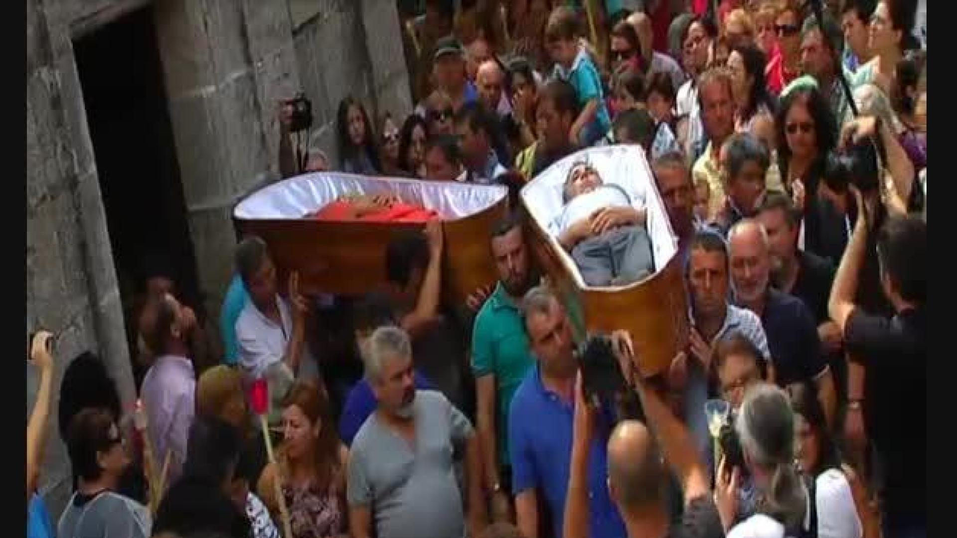 Cuatro ofrecidos para la peculiar procesión de los ataúdes de Santa Marta (Pontevedra)
