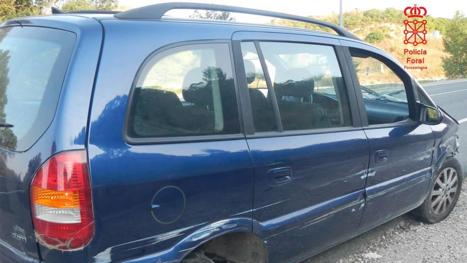 Una joven de 19 años, detenida tras salirse de la vía chocar en Puente la Reina