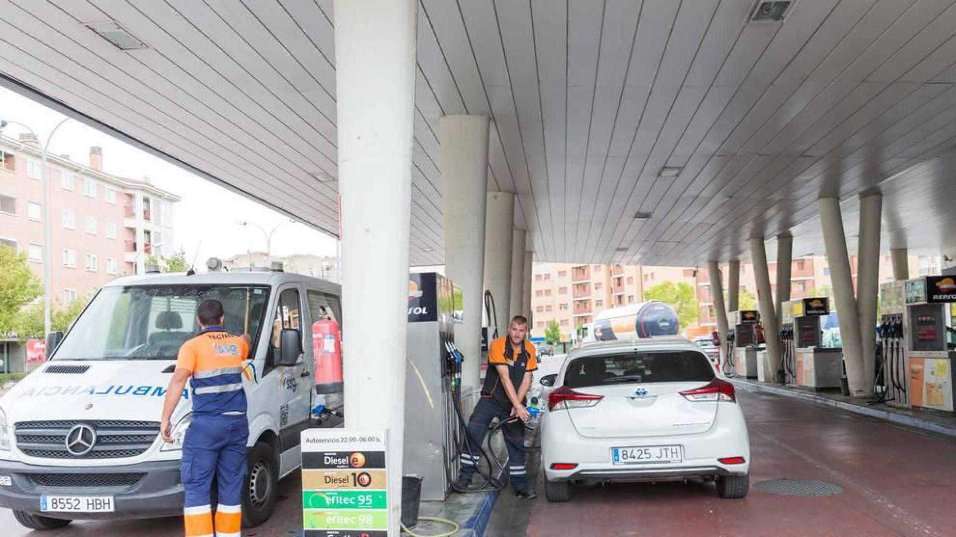 El sector del automóvil teme perder ingresos si se iguala la fiscalidad de los carburantes