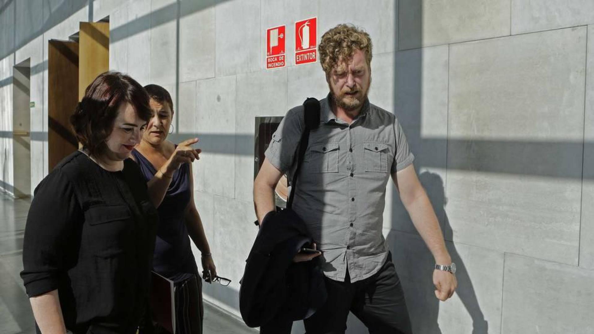 Aznárez ve “falta de competencia profesional” en la letrada mayor