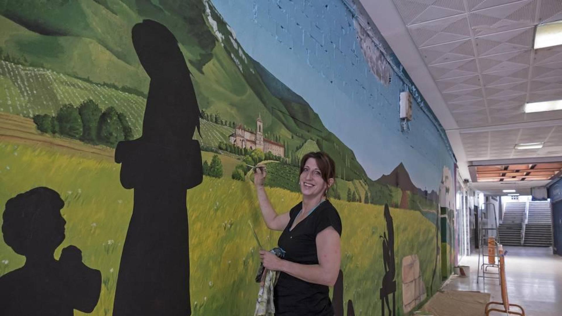 Estella cambia con un mural el pasaje hacia la plaza de Santiago
